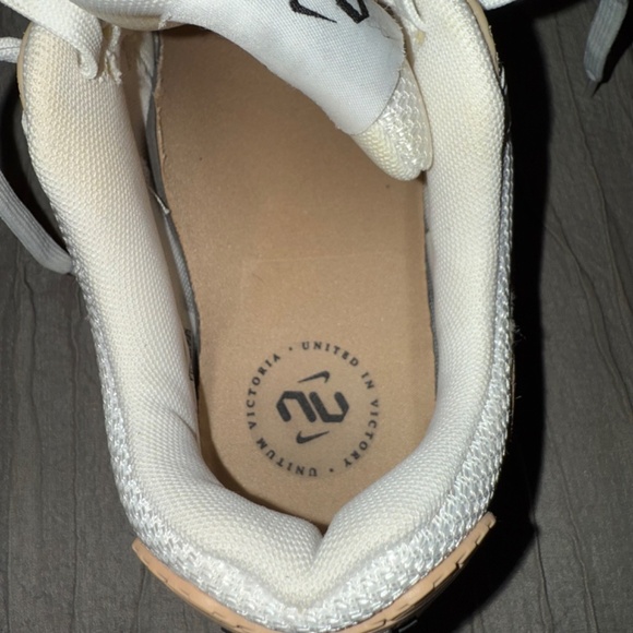 EUC - Nike Women's Air Max Size 9 - Picture 4 of 12